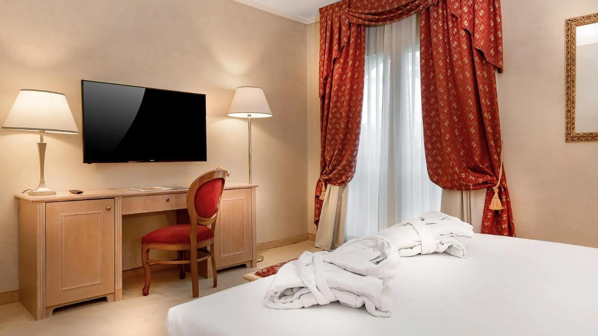 Hotel De Londres Rimini 4*,